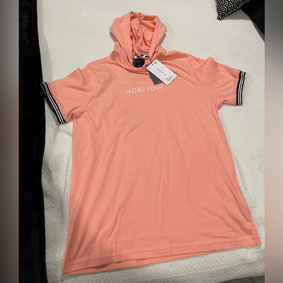 New hooded tshirt pale pink peachy salmon color - Picture 3 of 7